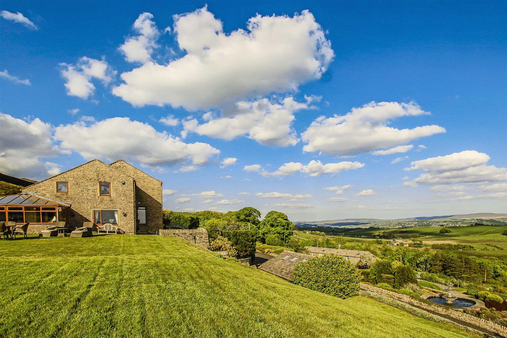 5 Bed Detached House For Sale - Main Image